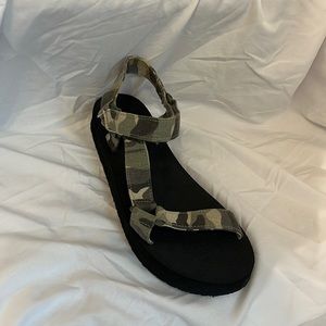 Army Pattern Ankle Strap Foam Bottom Sandals